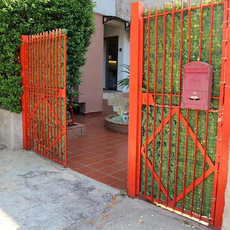 Mondello House Lemon شقة